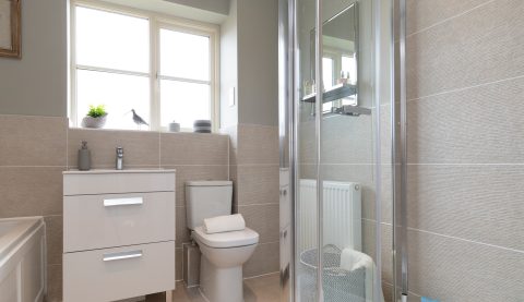 1500 Family Bathroom - Hopkins Homes