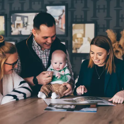 Queen's Meadow, Holt